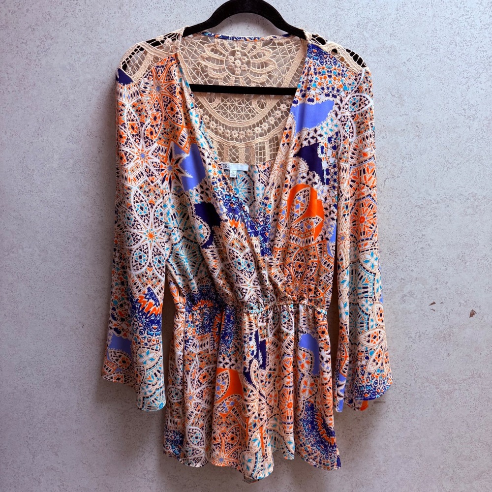 DR2 by Daniel Rainn NWT Medium  Boho Paisley Print Lace Back Bell‎ Sleeve Romper